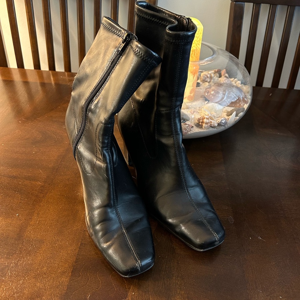 AEROSOLES Sleek Black Leather Heeled Boots